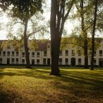 Cour intérieure d'un béguinage flamand