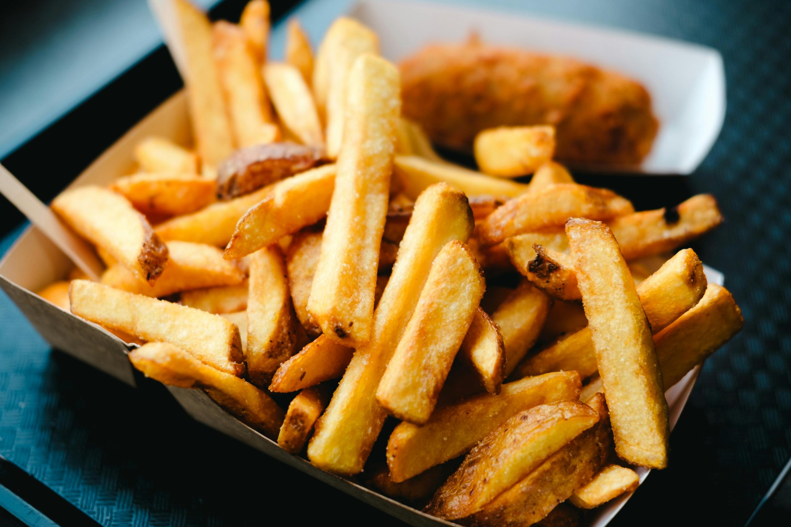 Cornet de frites belges dorées et croustillantes